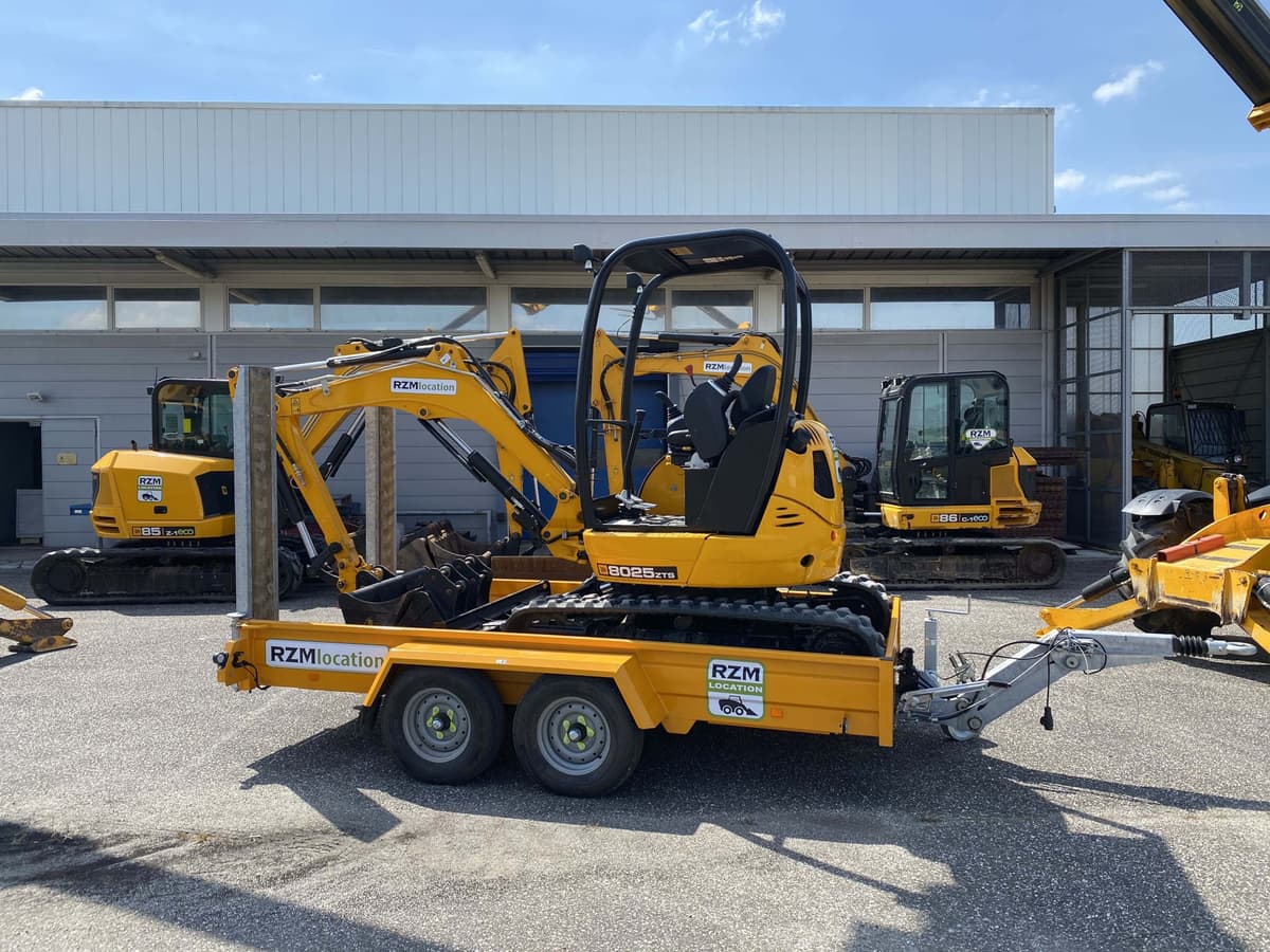 Pelle mécanique 2,5T JCB